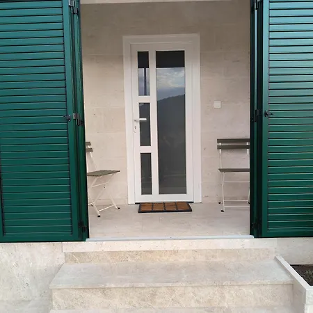 Paradise Island * Pucisca